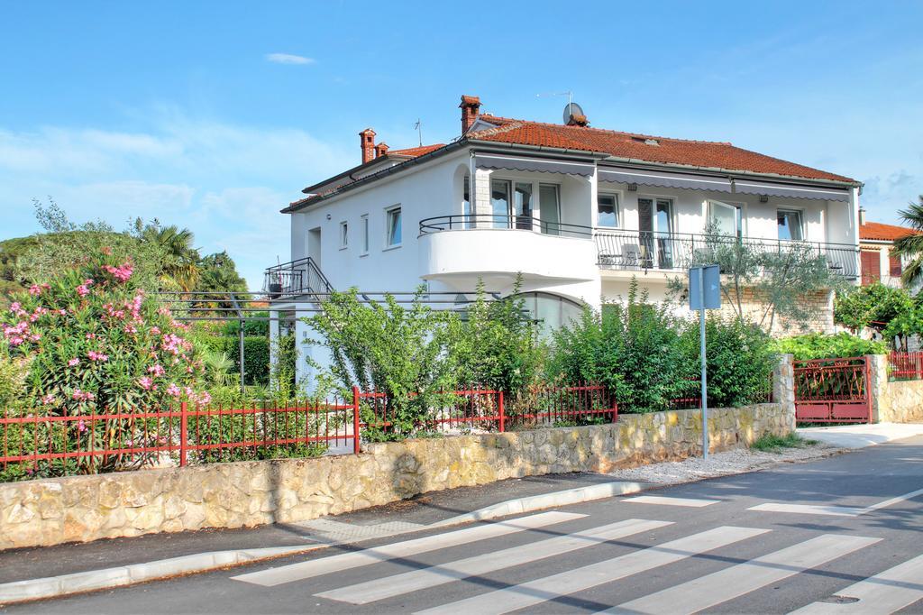 Apartments Nebuloza Rovigno Esterno foto